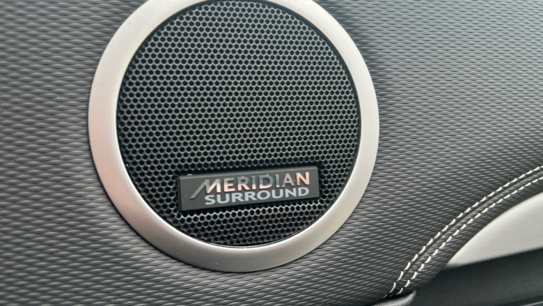 Land Rover Discovery 3.0 D300 R-Dynamic HSE 5dr Auto Diesel Station Wagon